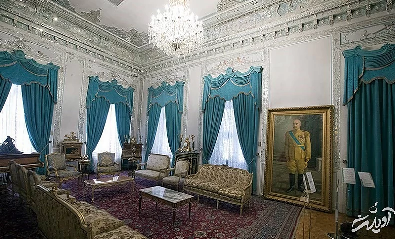 تابلوی تمام قد رضا شاه در کاخ موزه سبز سعد آباد